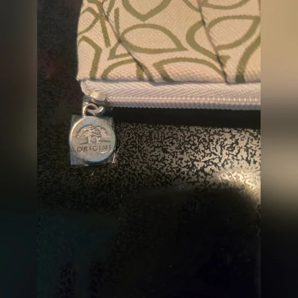 NEW Origins Stylish Green and Cream Patterned Cosmetic Bag - Picture 2 of 6
